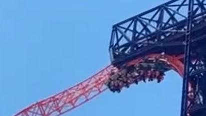 游乐场过山车突然停电！数名游客垂直悬挂半空