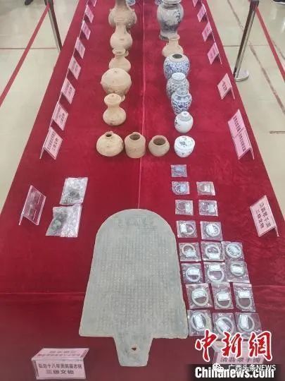 盗墓团伙在广西落网！6年盗掘40多座古墓，曾穿清代龙袍炫耀