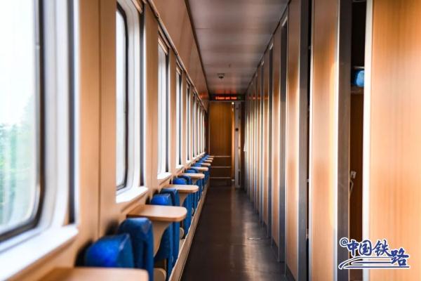 夜间运行的复兴号动卧，有什么不一样？