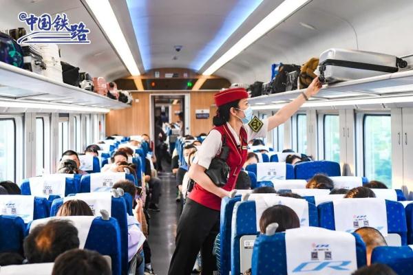 夜间运行的复兴号动卧，有什么不一样？