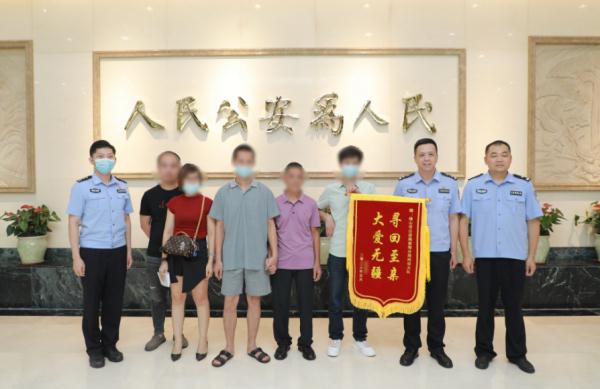 失联24年!找到时儿子已入狱,佛山警方成功帮其寻亲后,收到了这样一条短信... 失联24年!找到时儿子已入狱,佛山警方成功帮其寻亲后,收到了这样一条短信...