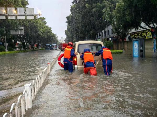 云南两地暴雨引发内涝!接下来这些地方也有强对流天气…… 云南两地暴雨引发内涝!接下来这些地方也有强对流天气……