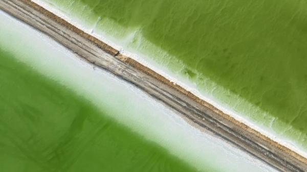 多彩察尔汗盐湖