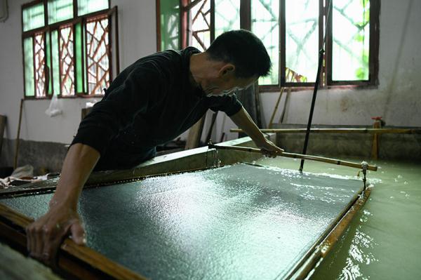 四川夹江：古法造纸 千年传承