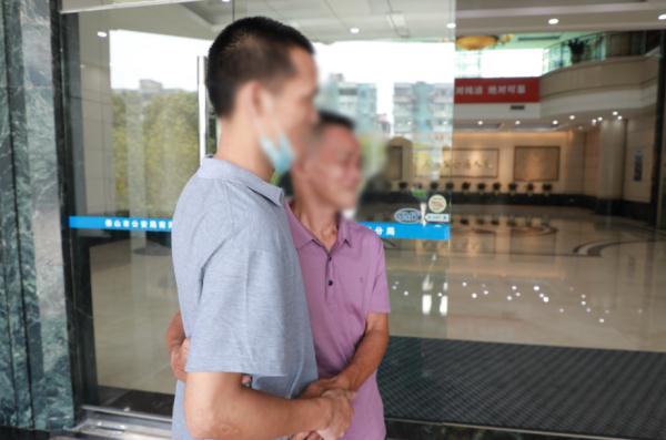 失联24年!找到时儿子已入狱,佛山警方成功帮其寻亲后,收到了这样一条短信... 失联24年!找到时儿子已入狱,佛山警方成功帮其寻亲后,收到了这样一条短信...