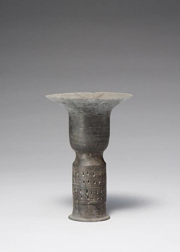 最薄处仅0.2毫米!这个陶器4000多岁 最薄处仅0.2毫米!这个陶器4000多岁