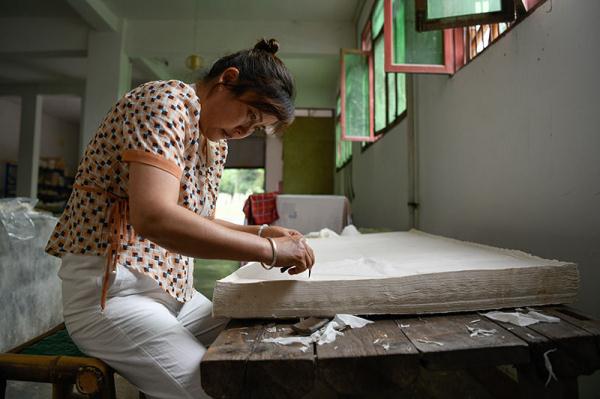 四川夹江：古法造纸 千年传承