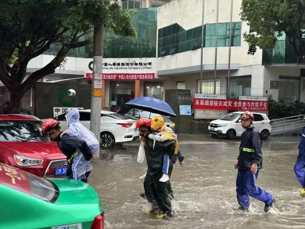 云南两地暴雨引发内涝!接下来这些地方也有强对流天气…… 云南两地暴雨引发内涝!接下来这些地方也有强对流天气……
