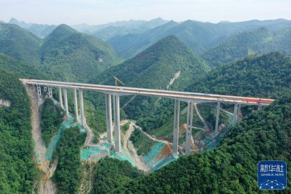 贵州桐新高速芭蕉湾特大桥贯通