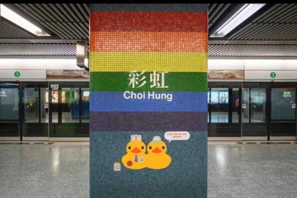 香港中环大黄鸭“热瘪了”，这都行？？