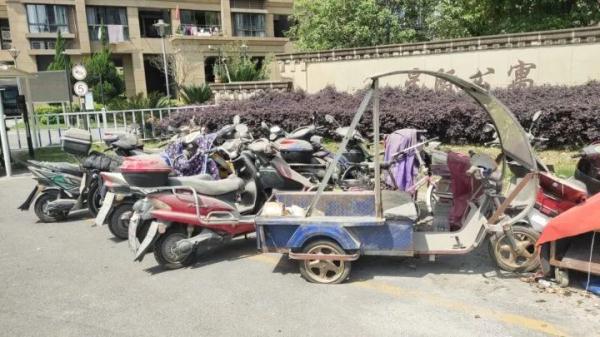 萧山这个小区竟清出100余辆“僵尸车” !居民纷纷点赞 萧山这个小区竟清出100余辆“僵尸车” !居民纷纷点赞