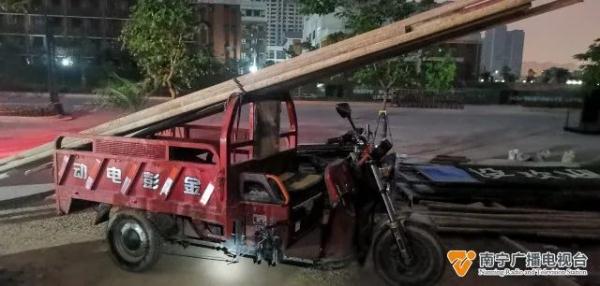 深夜潜入工地偷钢材，警民联手“瓮中捉鳖”