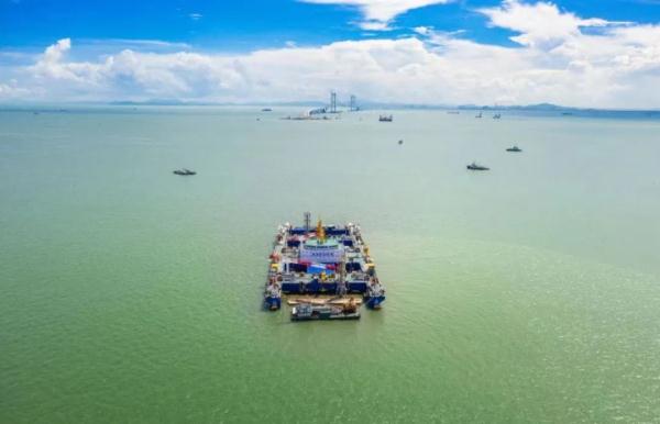 历时5年，深中通道海底隧道在40米海底下合龙！