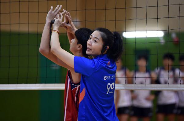 特写：香港再掀排球热