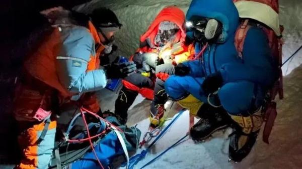 承认失误！珠峰被救女子所雇登山公司发声还原刘女士遇险始末