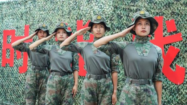 21式“蛙服”,他们换上了 21式“蛙服”,他们换上了