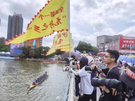 大湾区18支龙舟队在东莞同江竞渡