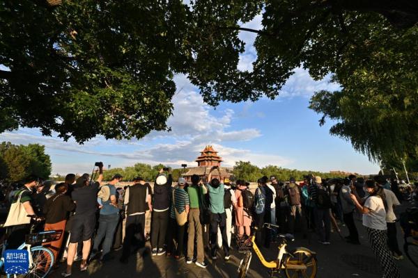 雨后故宫角楼引游人 雨后故宫角楼引游人