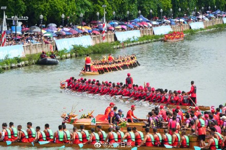 大湾区18支龙舟队在东莞同江竞渡