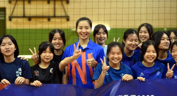 特写：香港再掀排球热