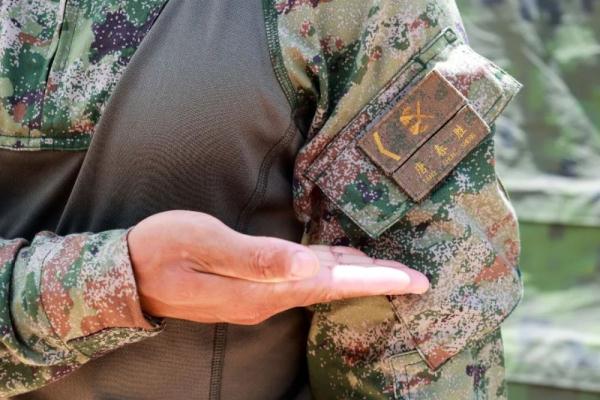 21式“蛙服”,他们换上了 21式“蛙服”,他们换上了