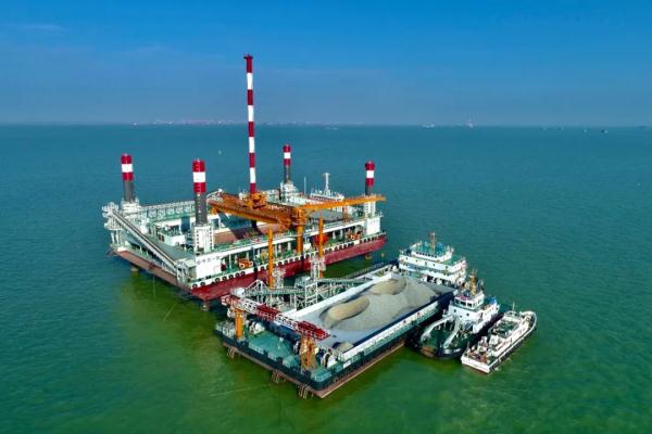 深中通道海底隧道顺利合龙！实现海底“牵手”