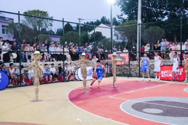 乡村三人篮球挑战赛火热开赛！技巧挑战障碍物是稻草人