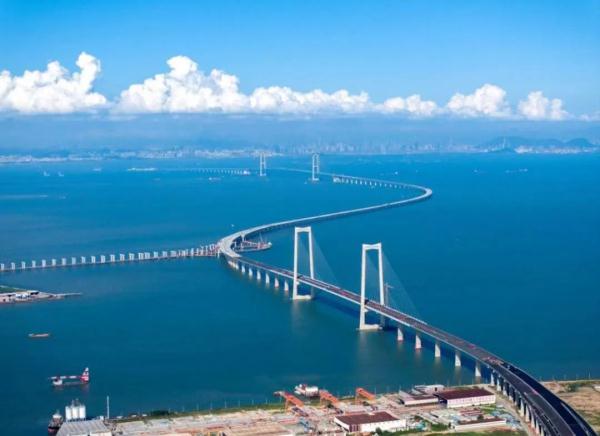历时5年，深中通道海底隧道在40米海底下合龙！