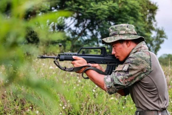 21式“蛙服”,他们换上了 21式“蛙服”,他们换上了