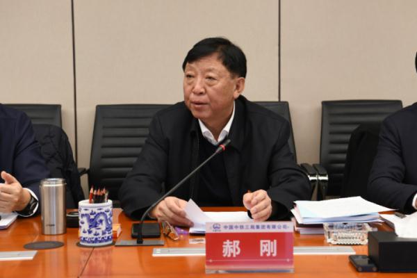 最新 | 又有董事长与女子逛街被拍？中铁三局：已报案！