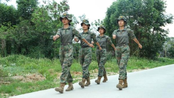 21式“蛙服”,他们换上了 21式“蛙服”,他们换上了