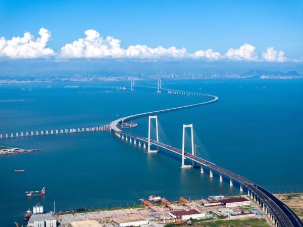 深中通道海底隧道顺利合龙！实现海底“牵手”