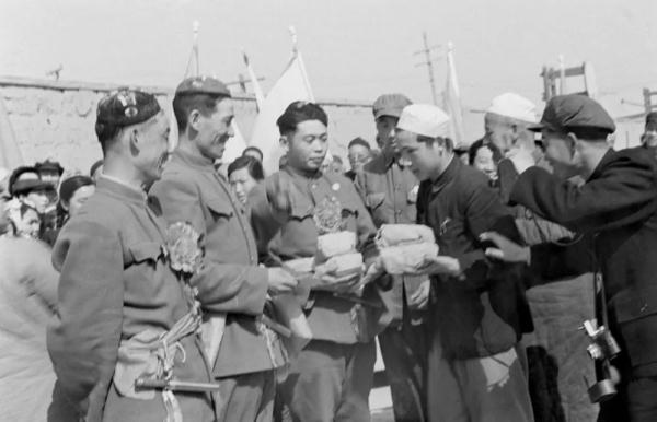 袁隆平的学生证有个签名，原来“星”也“追星”