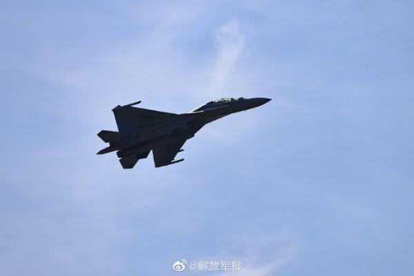 东部战区空军航空兵某旅组织跨昼夜飞行训练