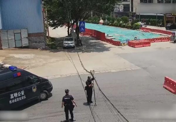 你在烈日下撑起电缆的样子，真帅！