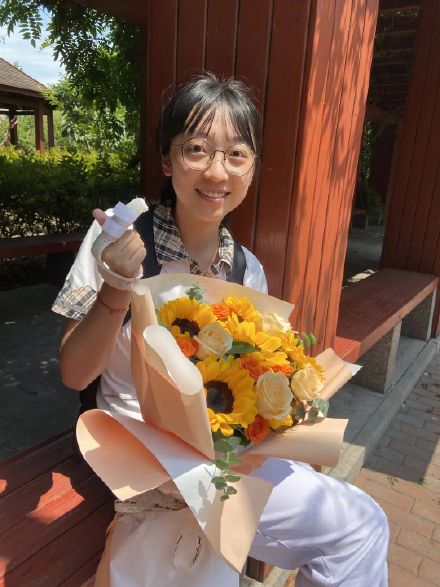 考前30天右手肌腱断裂，右撇子女生双手交替写字完成高考