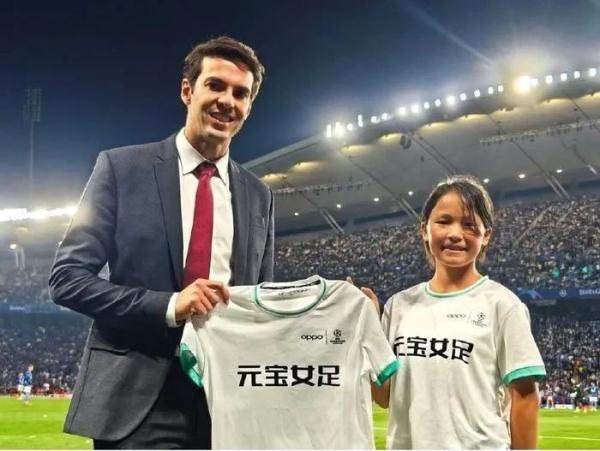 获世界球星卡卡指导!贵州这些孩子真幸运 获世界球星卡卡指导!贵州这些孩子真幸运