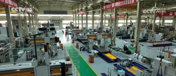 一“床”“跃龙门”！突破0.01毫米，核心关键技术不断超越