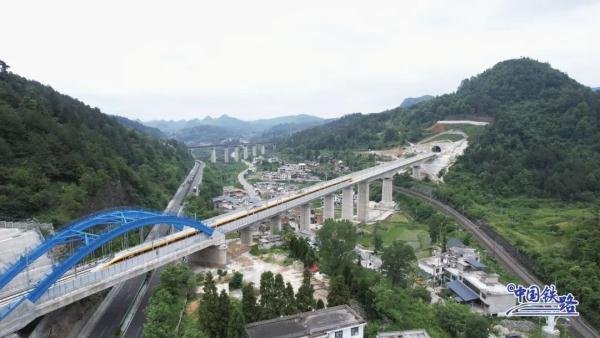 5小时→2小时，这条高铁开始全线拉通试验