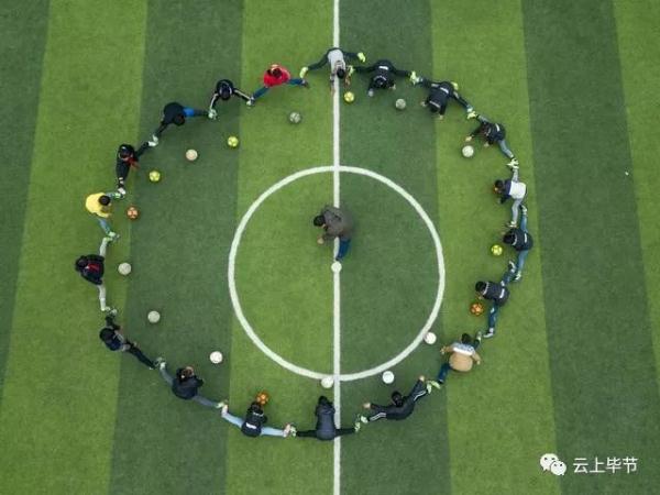 获世界球星卡卡指导!贵州这些孩子真幸运 获世界球星卡卡指导!贵州这些孩子真幸运