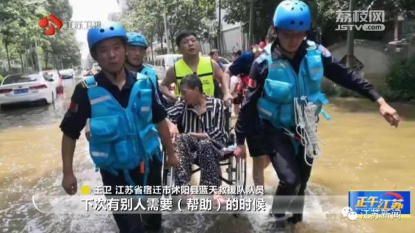 乘客在万米高空突发疾病！生死时刻，这位小伙紧急出手