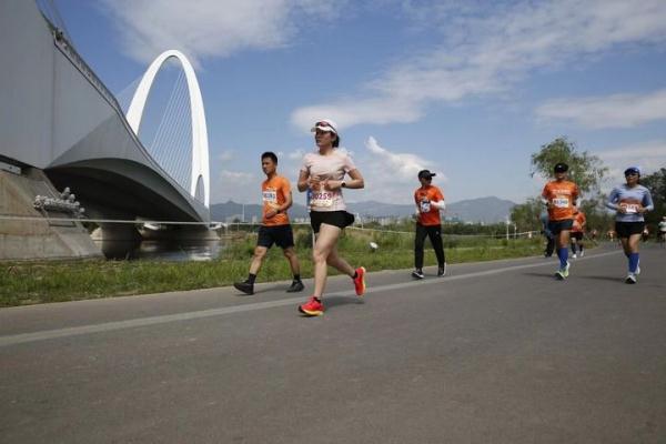 800余位跑者“打卡”2023北京冬奥公园长跑节
