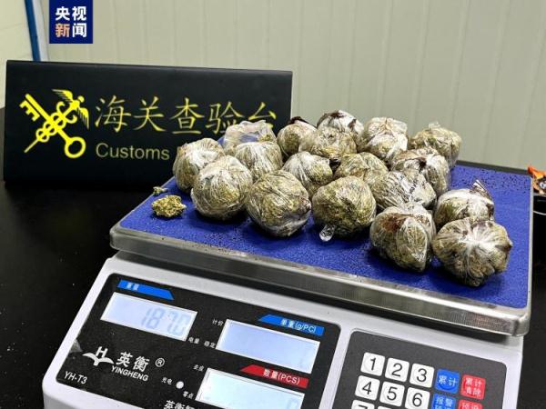 快递藏毒!厦门海关查获18罐“毒咖啡” 快递藏毒!厦门海关查获18罐“毒咖啡”