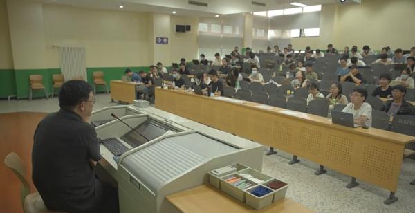 国科大吴宝俊博士：在抖音做科普，直播带高校，我想让家境贫困的孩子不再被信息差绊倒