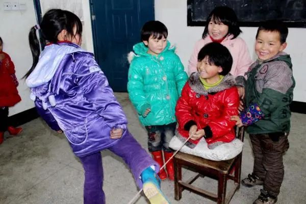 “滑板姑娘”,你的笑容是最美的风景! “滑板姑娘”,你的笑容是最美的风景!