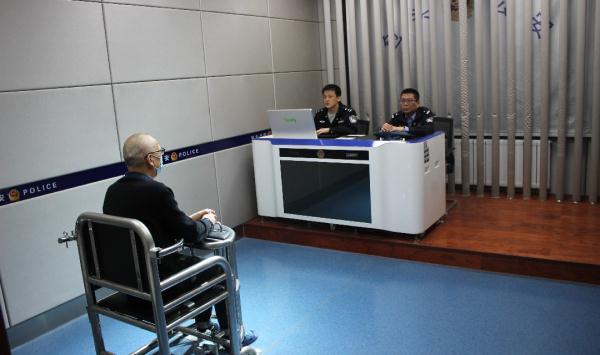 化身“教授”潜逃二十五年 命案逃犯终落法网 化身“教授”潜逃二十五年 命案逃犯终落法网