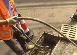 疏通下水道时工人受伤，谁来担责？业主or雇主？