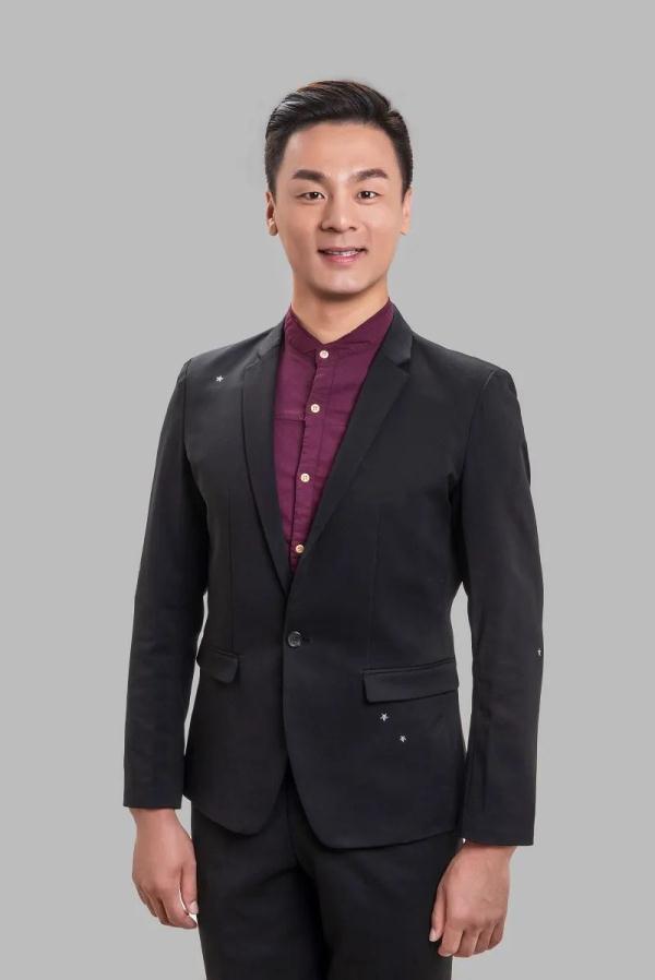 冲上热搜!舞台一侧这个“偷师”的帅小伙,温暖全网…… 冲上热搜!舞台一侧这个“偷师”的帅小伙,温暖全网……