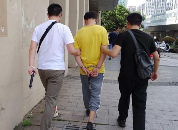 李某被逮捕！骗走热恋女友300万！