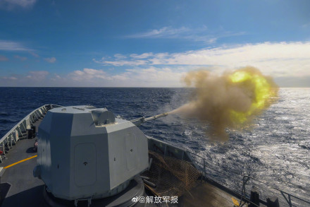 直击舰艇编队海上攻防演练 直击舰艇编队海上攻防演练